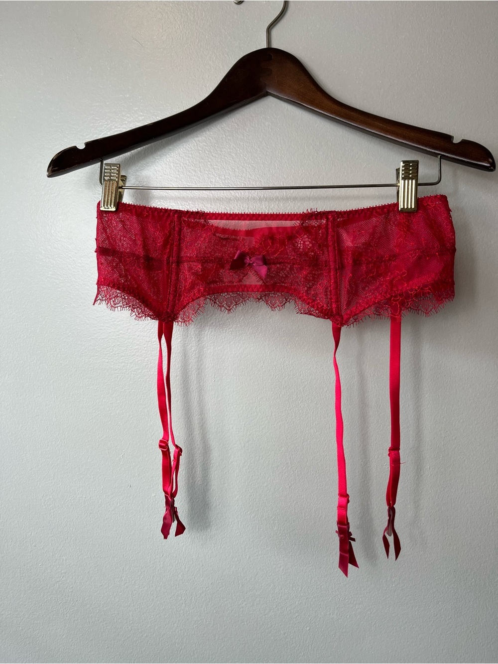 Victoria's Secret New Red Lace Garter Belt Adjustable M/L Bow Details Sexy
